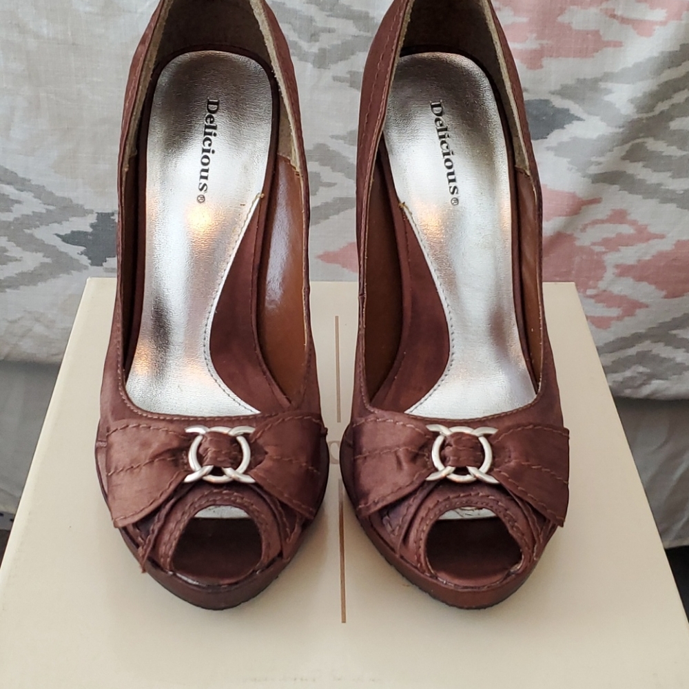 Delicious "Birth" heels